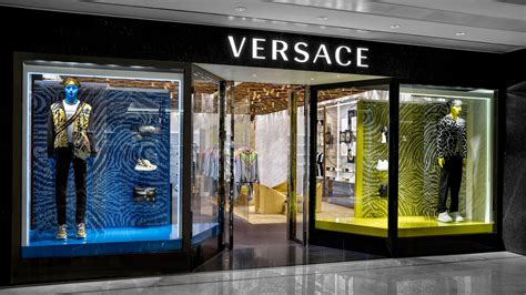 versace negozii verona|Versace a Verona. Negozi e rivenditori Versace. .